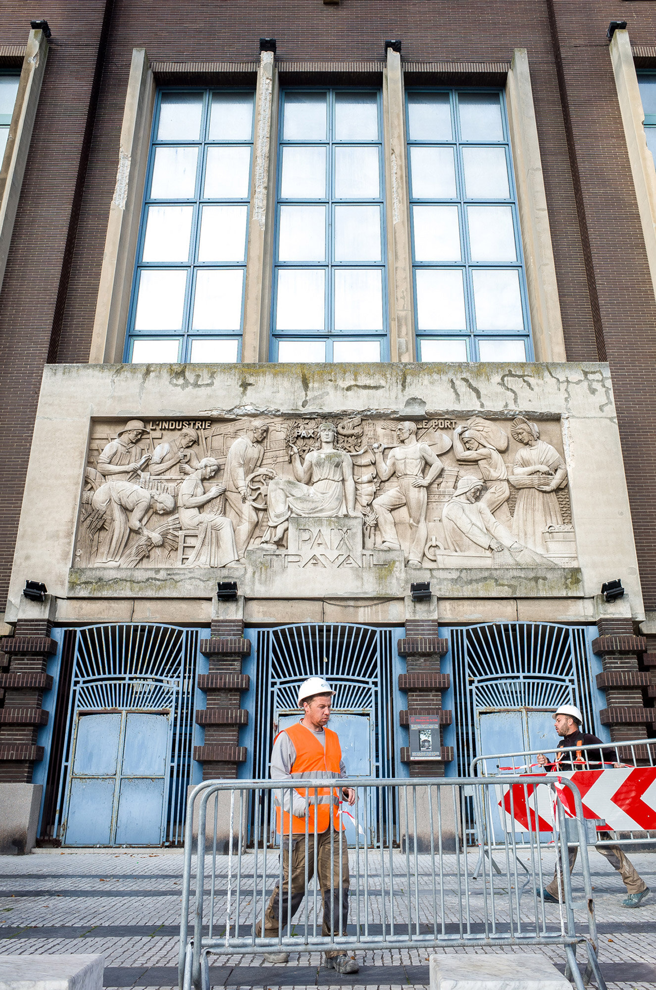 The mural above the entrance&nbsp;to the old Labour Exchange building&nbsp;on the Place Crève-Coeur Photo: Julia Druelle for Point.51